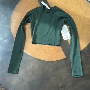 Lululemon Women's swiftly tech cropped Green Long Sleeve size 2